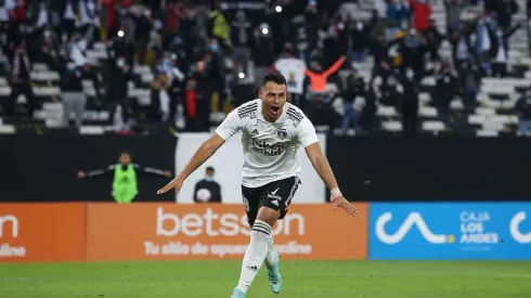 Iván Morales festejó junto a los hinchas | Foto: Agencia Uno