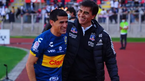 Quinteros y Barroso concretaron un cariñoso saludo en Talca.