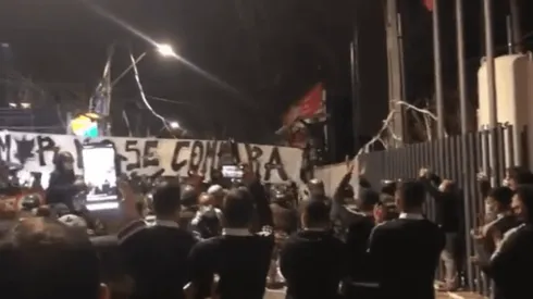 Hinchas del Cacique realizan hotelazo en Curicó previo a la Copa Chile.