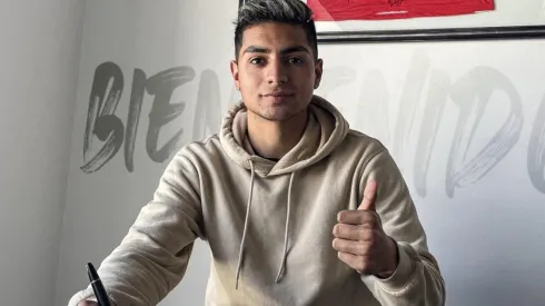 El volante firmó en su nuevo club.