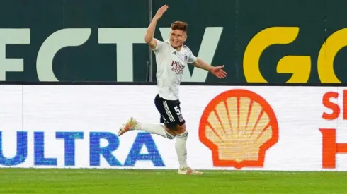 El Leo Gil anotó un golazo ante Everton.