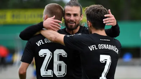 Christian Santos se sube al avión rumbo a Chile