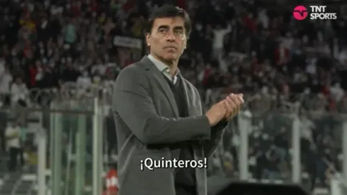 Quinteros recibió el cariño de los hinchas en el 2-0 ante Everton.