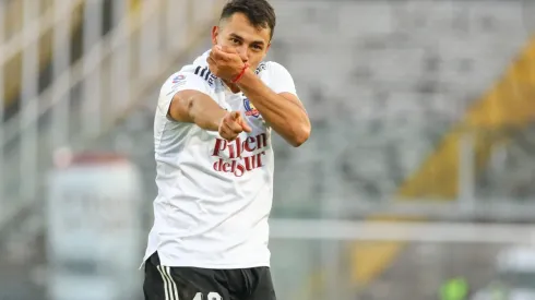 El delantero y su pulsera de la suerte.