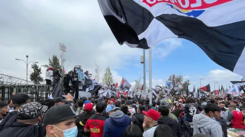 Los hinchas albos brindaron el último apoyo al equipo antes del Superclásico.