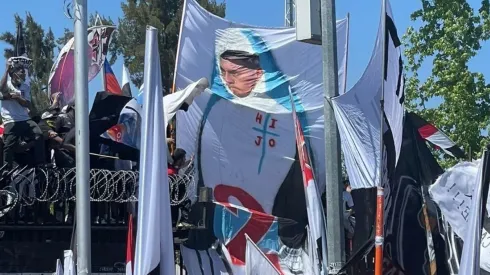 El lienzo que apareció en el Monumental.