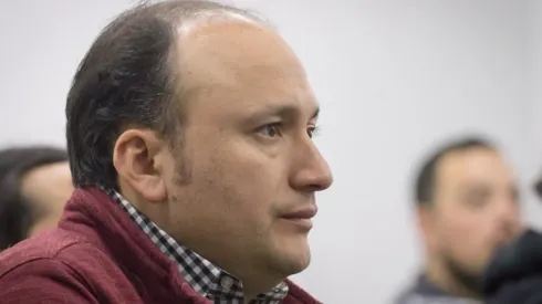 El timonel de Colo Colo realizó gestiones para suspender el duelo ante Wanderers