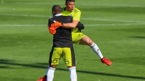 Brayan Cortés junto a Omar Carabalí en Colo Colo.