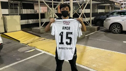 La emoción del hincha que recibió la camiseta de Amor