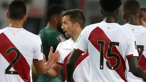 Costa jugó apenas cuatro minutos con Perú.