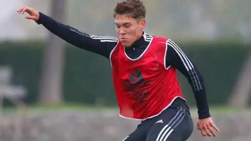 Lucas Soto firma su primer contrato profesional con el Cacique.