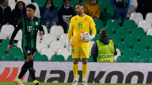 El formado en Colo Colo salió con molestias al 72'