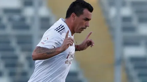 A Paredes se le abre una pequeña opción de volver al Cacique.