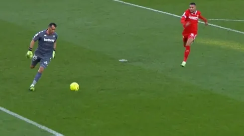 Claudio Bravo tuvo una destacada actuación en el clásico de Sevilla.