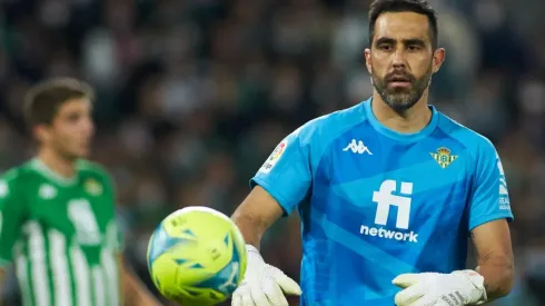 Aún no es segura la continuidad de Claudio Bravo en el Real Betis.