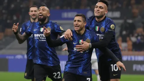 Arturo Vidal y Alexis Sánchez quieren seguir con los festejos en el Inter.