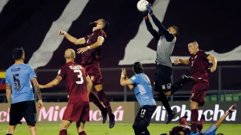 La Roja necesita una "ayuda" de Venezuela en su visita a Uruguay.