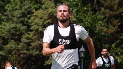 Christian Santos busca su lugar en los albos.