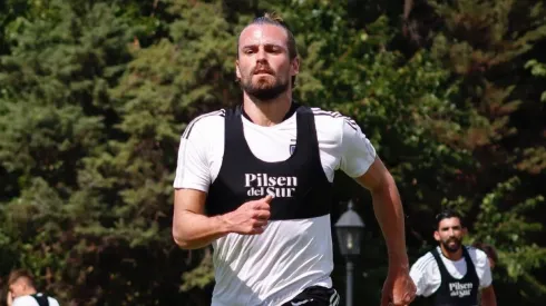 Christian Santos vio acción en el amistoso de Colo Colo contra Recoleta.