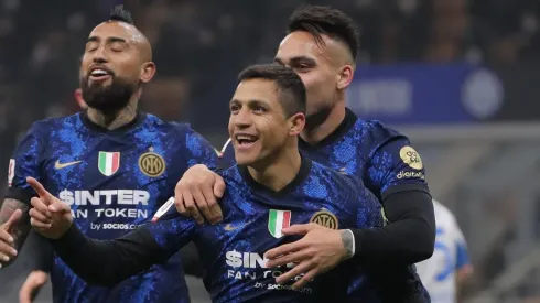 Arturo Vidal y Alexis Sánchez quieren volver a los abrazos en la Serie A.