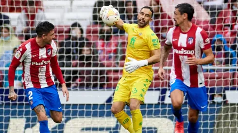 El Betis de Claudio Bravo tiene un trascendental partido ante los colchoneros.