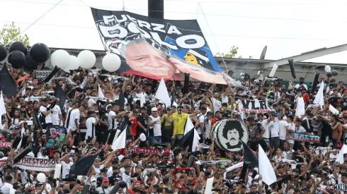 El Monumental se llenó de homenajes para Carlos Caszely.