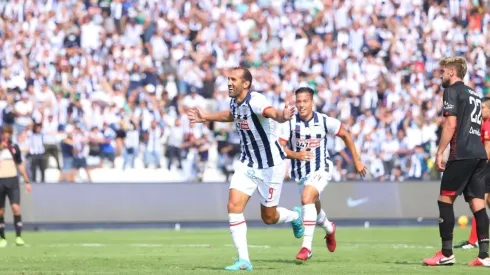 Hernán Barcos le dio el triunfo a Alianza Lima al minuto 85'.