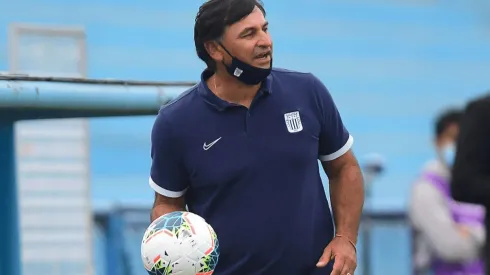 Carlos Bustos es el entrenador de Alianza Lima.