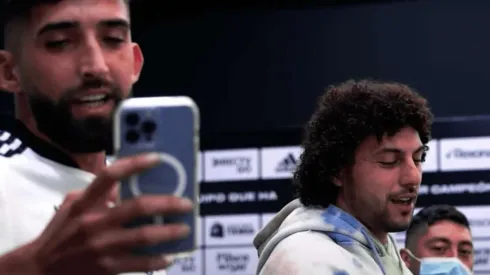 Falcón en el backstage donde se cantó el himno entre todos los trabajadores del club.