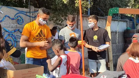 Jugadores de Colo Colo en la Ruta del Hincha