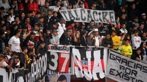 Hinchas visitantes en el Curicó Unido vs Colo Colo