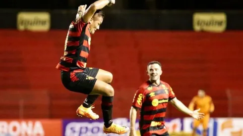 Parraguez volvió a celebrar en Brasil.