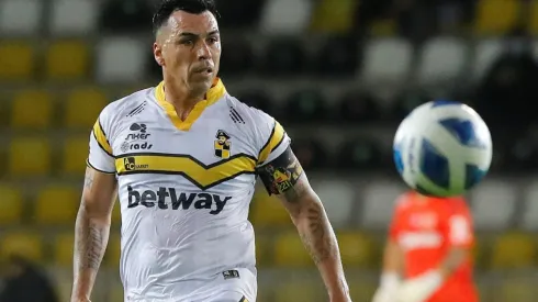 Esteban Paredes vuelve a referirse a su retiro