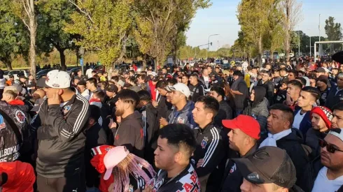 La tremenda concentración de hinchas de Colo Colo en la previa del partido ante River Plate