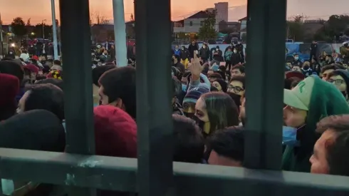 Hinchas de Colo Colo sufrieron en los ingresos al Estadio Monumental
