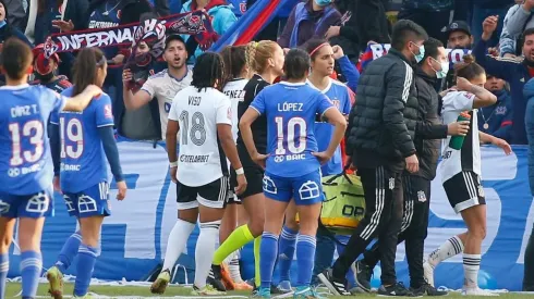 Cientos de hinchas azules ingresaron al recinto a pesar de ser un duelo a puertas cerradas.