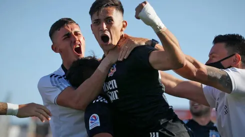 El Pibe alista su partida al fútbol mexicano tras despedirse de sus compañeros.