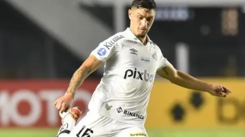 Emiliano Velásquez en Santos