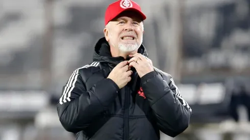 DT de Inter se mostró molesto por el gol anulado al minuto 87', aunque reconoció que Colo Colo fue superior.