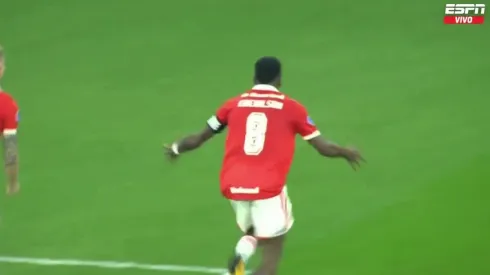 Alan Patrick y Edenilson marcan el 2 a 1 ante Colo Colo