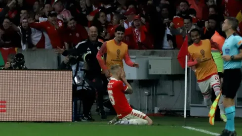 Inter de Porto Alegre pone el 3 a 1 y empata la llave.