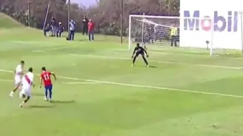 Golazo de Joan Cruz en Perú