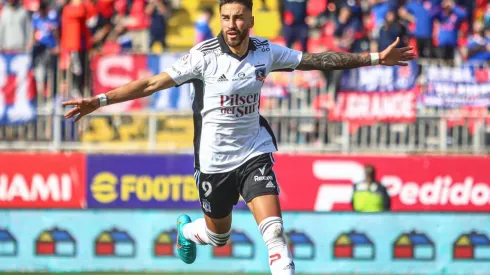 Juan Martín Lucero pone el 1 a 0 ante Universidad de Chile.