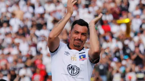 Colo Colo envía cariñoso saludo de cumpleaños a Esteban Paredes