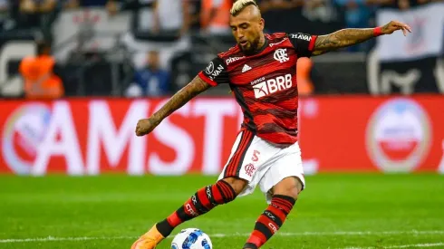 Arturo Vidal busca agarrar camiseta de titular en el Flamengo