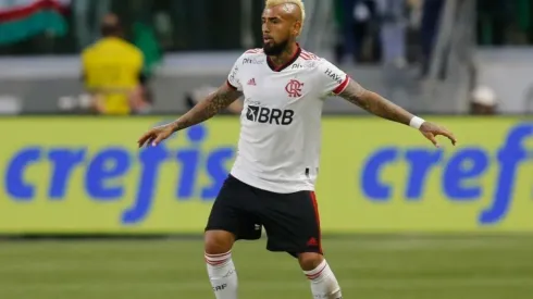 Arturo Vidal es protagonista de polémica jugada en el partido ante Palmeiras