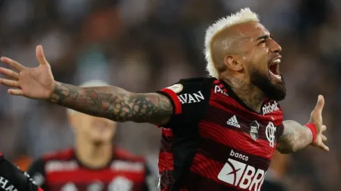 Arturo Vidal es el héroe en Flamengo