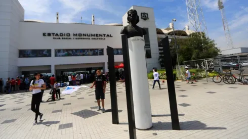 Hinchas llegan a votar con camiseta de Colo Colo y viralizan hashtag del CSD.