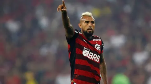 Arturo Vidal no pasa inadvertido ante los medios brasileños