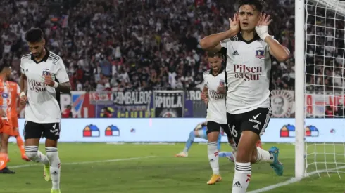 Valdivia sube al columpio a Villanueva con broma recordando a Solari.